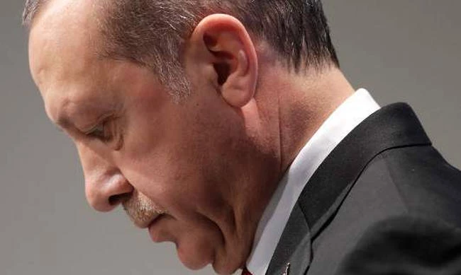 Τουρκία: Ντέρμπι δείχνουν οι δημοσκοπήσεις – Εκατομμύρια Τούρκοι γυρνούν την πλάτη στο «σουλτάνο»